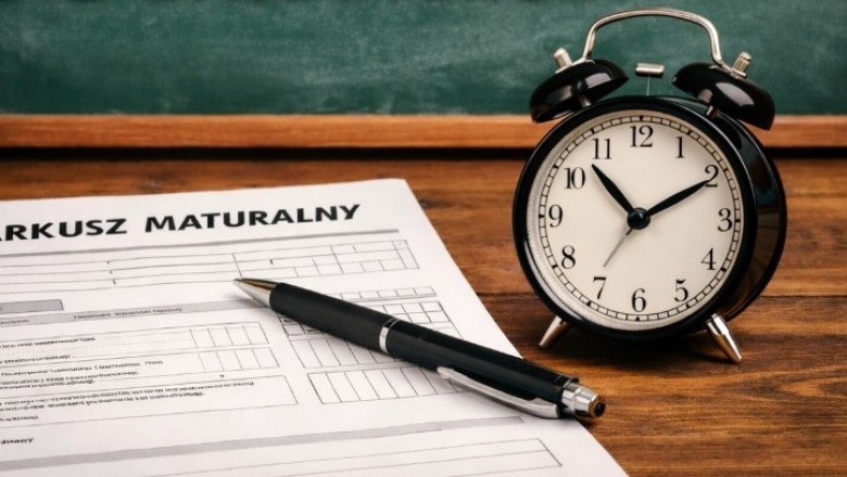 Zostało równo 100 dni do matury. W szkołach rusza odliczanie i sezon studniówek, a wraz z nimi czerwona podwiązka i inne tradycje