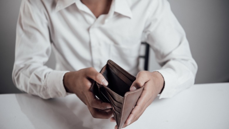 CBOS sprawdził, z czym Polacy kojarzą biedę. Zaskoczył główny powód „utknięcia”