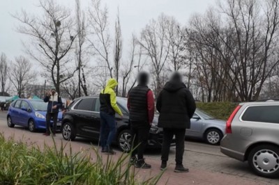 „Dostałby w pysk to by się nauczył” Niesamowity poziom agresji kierowców parkujących na chodniku w Warszawie