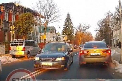 Dziadek rozwalił system. On już chyba nie powinien mieć prawa jazdy