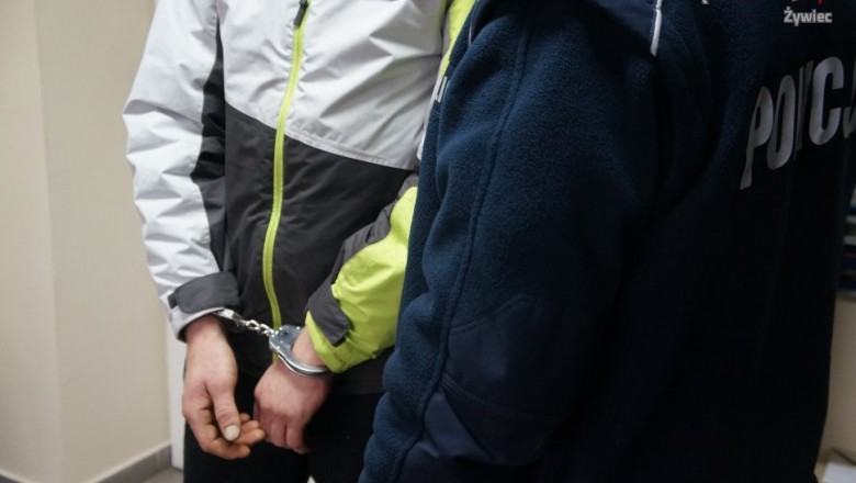 Zamawiał taxi przez 112, doczekał się policji. 25-latek był poszukiwany listem gończym