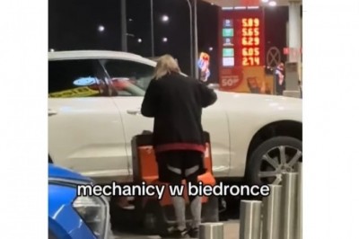 Biedronka wprowadziła usługi naprawy aut? Nietypowe nagranie z parkingu sklepu