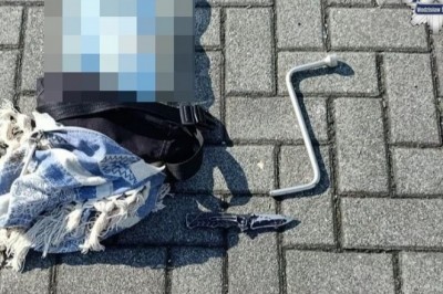 2-miesięczne niemowlę potrzebowało pilnej pomocy. Ojciec wyciągnął nóż, matka uderzyła policjanta