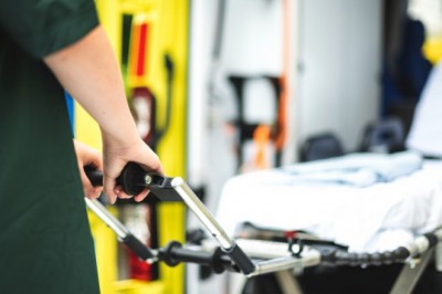 13-latka leżała nieprzytomna na ławce. W plecaku miała 2 butelki wódki, świętowanie z koleżanką skończyło się w szpitalu