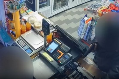 Zamaskowany sprawca wszedł do sklepu i zażądał pieniędzy. Kryminalni dopadli go w niecałą godzinę