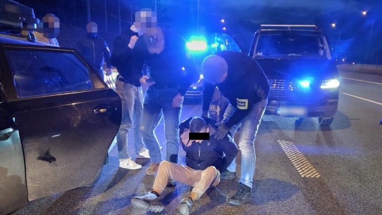 Spowodował wypadek w którym zginął 25-letni motocyklista. Uciekła z miejsca zdarzenia i się ukrywał. Policja opublikowała nagranie z jego zatrzymania. Grozi mu 20 lat więzienia