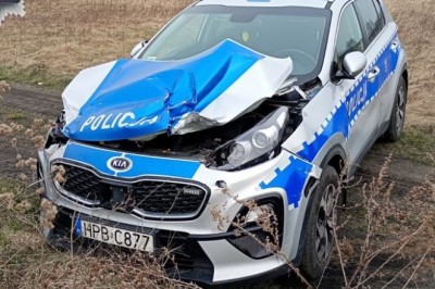 Rolnik w traktorze odstawił GTA. Podczas ucieczki traktorem skasował radiowóz