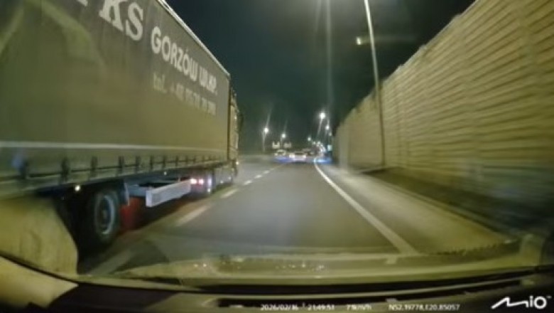Nagranie z S8 miało pogrążyć kierowcę ciężarówki. Jednak internauci zwrócili uwagę na jazdę autora filmu