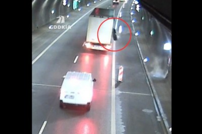 Niebezpieczna sytuacja w tunelu na zakopiance. Oderwane koło przeleciało tuż obok samochodów
