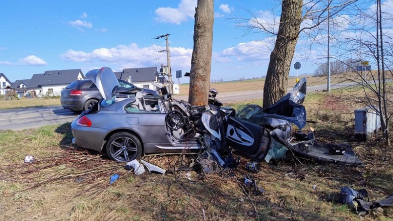 Z BMW została dosłownie miazga. Policja podejrzewa, że przyczyną była nadmierna prędkość
