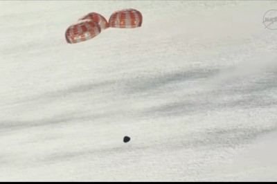 5 minut ciszy i wielkie napięcie. Astronauci Artemis II bezpiecznie wylądowali w oceanie