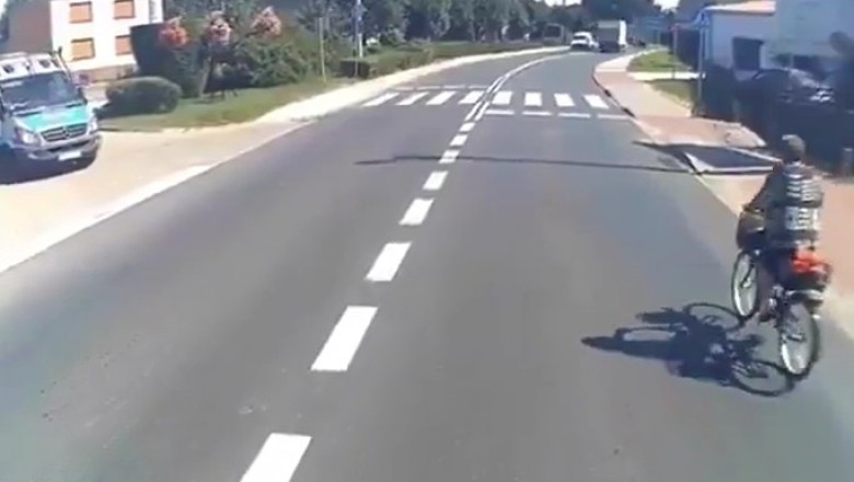 Policyjny pościg za rowerzystką, która o mało nie wjechała pod koła ciężarówki