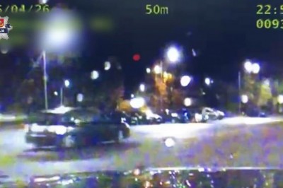 Driftował przed kamerą radiowozu. Okazało się, że w bagażniku były 3 osoby!