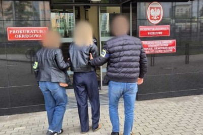 Pracownica banku przelewała sobie pieniądze z kont klientów. Wyciągnęła ponad milion złotych